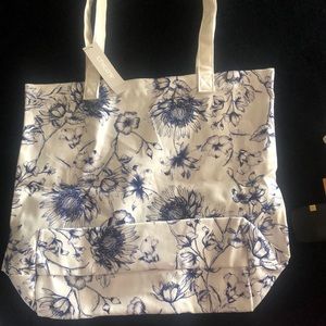 Chicos tote white w navy flowers